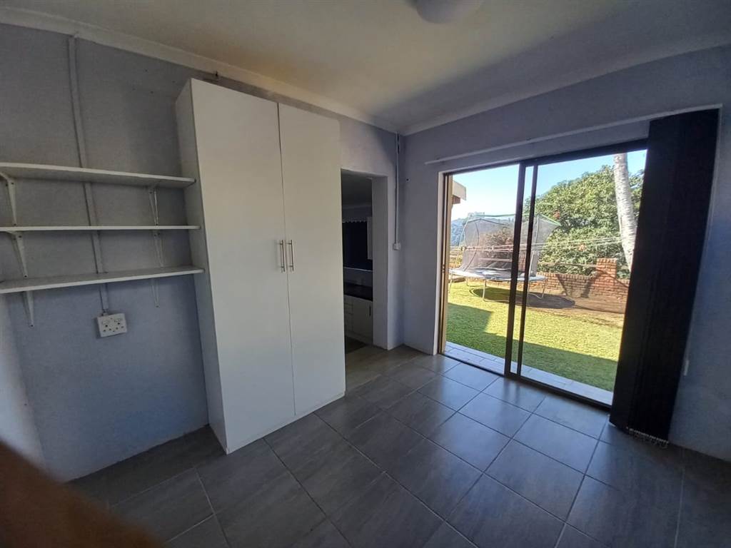 1 Bed House in Illovo Glen photo number 5