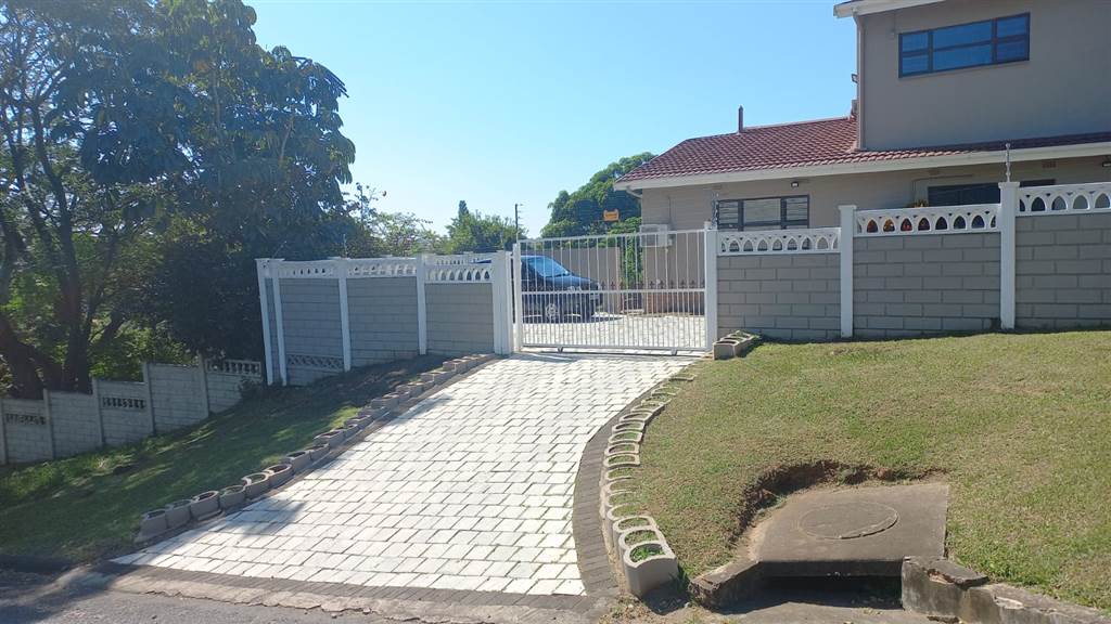 1 Bed House in Illovo Glen photo number 8