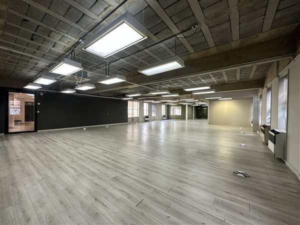 552  m² Commercial space