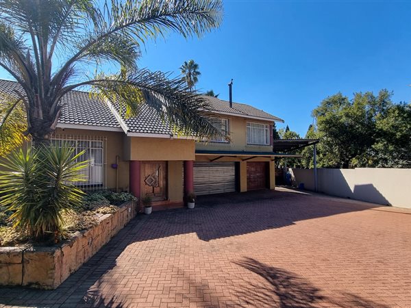 5 Bedroom House 5 Bedroom House