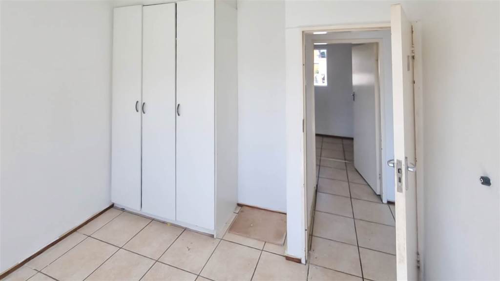 2 Bed House in Kempton Park Central photo number 8