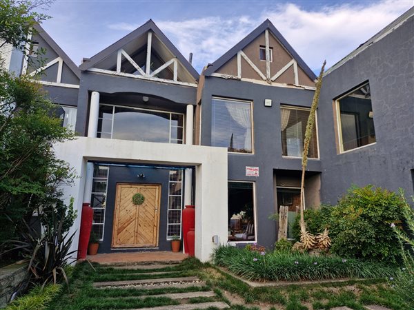 4 Bedroom House 4 Bedroom House