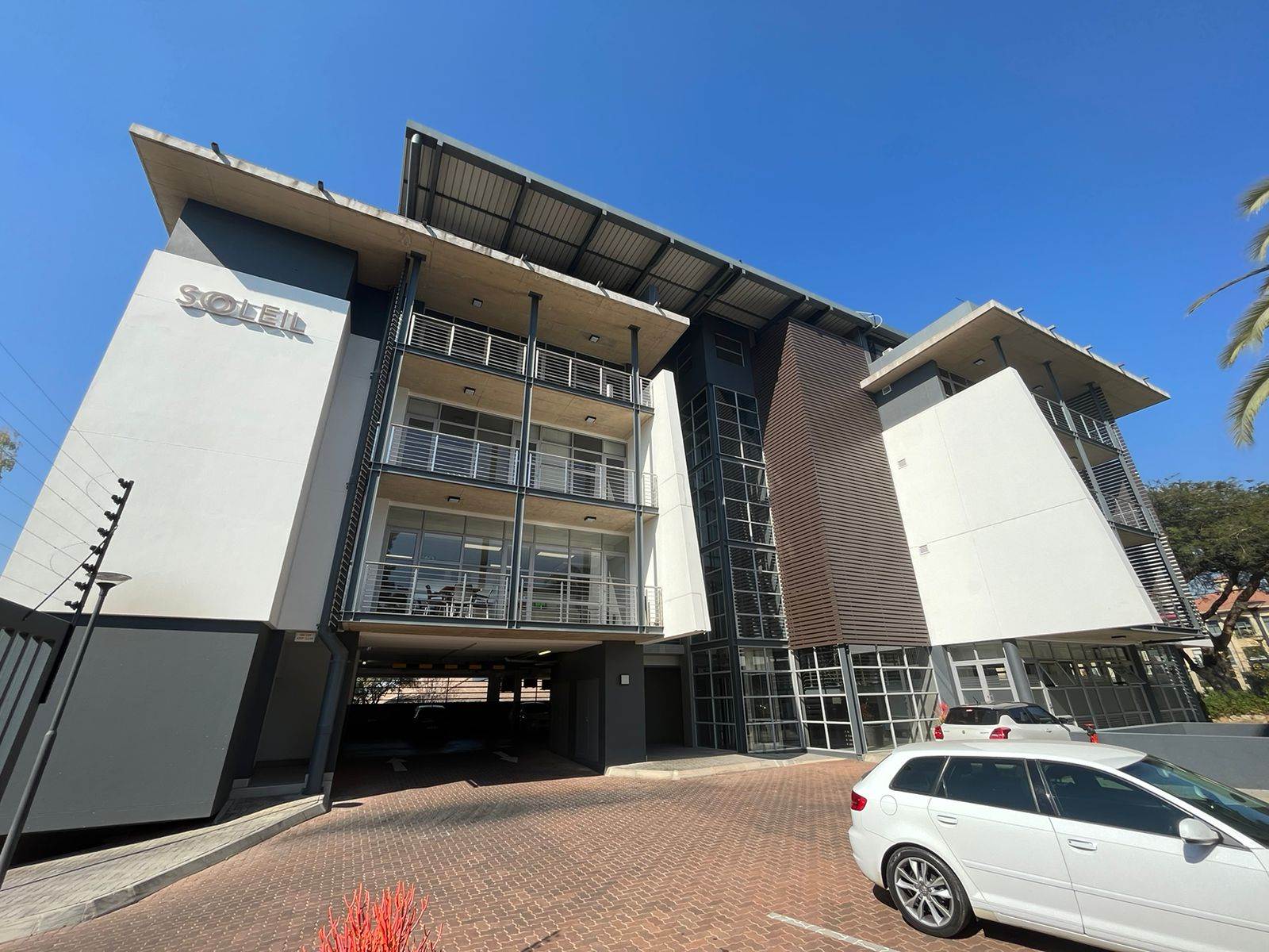 170  m² Commercial space in Bryanston photo number 1