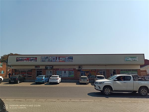 1 900  m² Commercial space