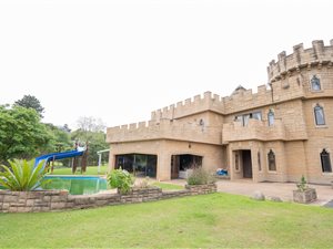 5 Bed House in West Riding