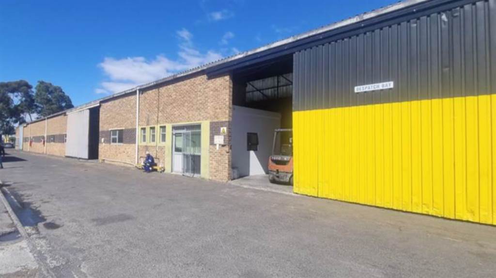 3075  m² Industrial space in Airport Industria photo number 1