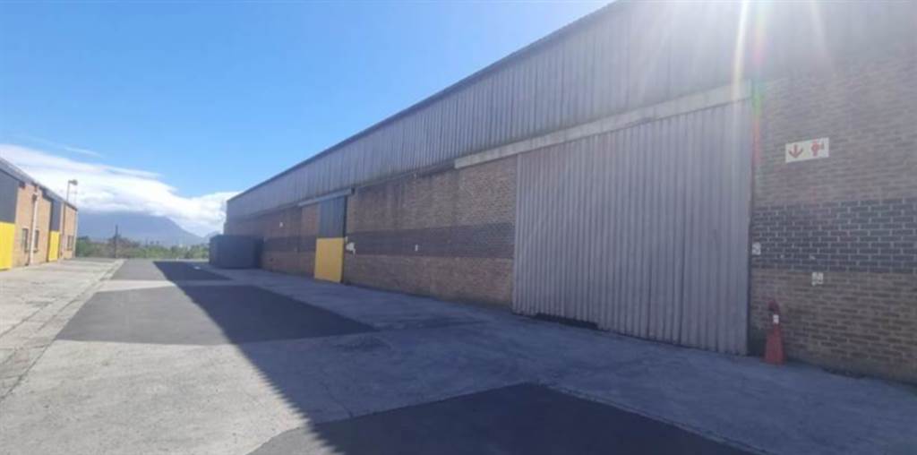 3075  m² Industrial space in Airport Industria photo number 10