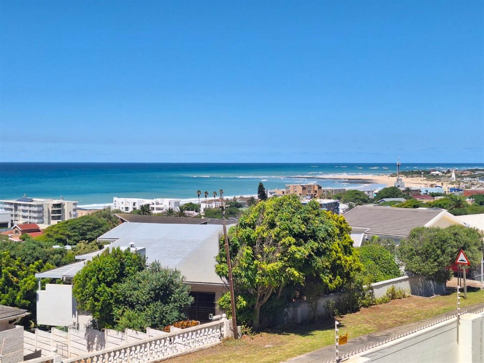 3 Bed Townhouse in Jeffreys Bay photo number 9