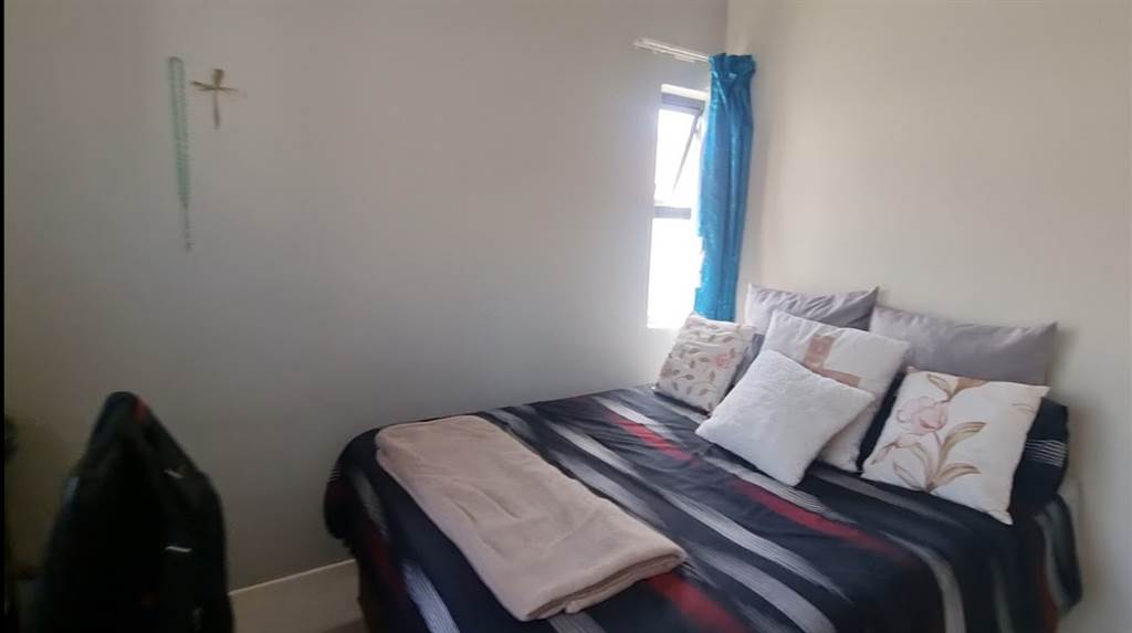 1 Bed Flat in Modderfontein photo number 3