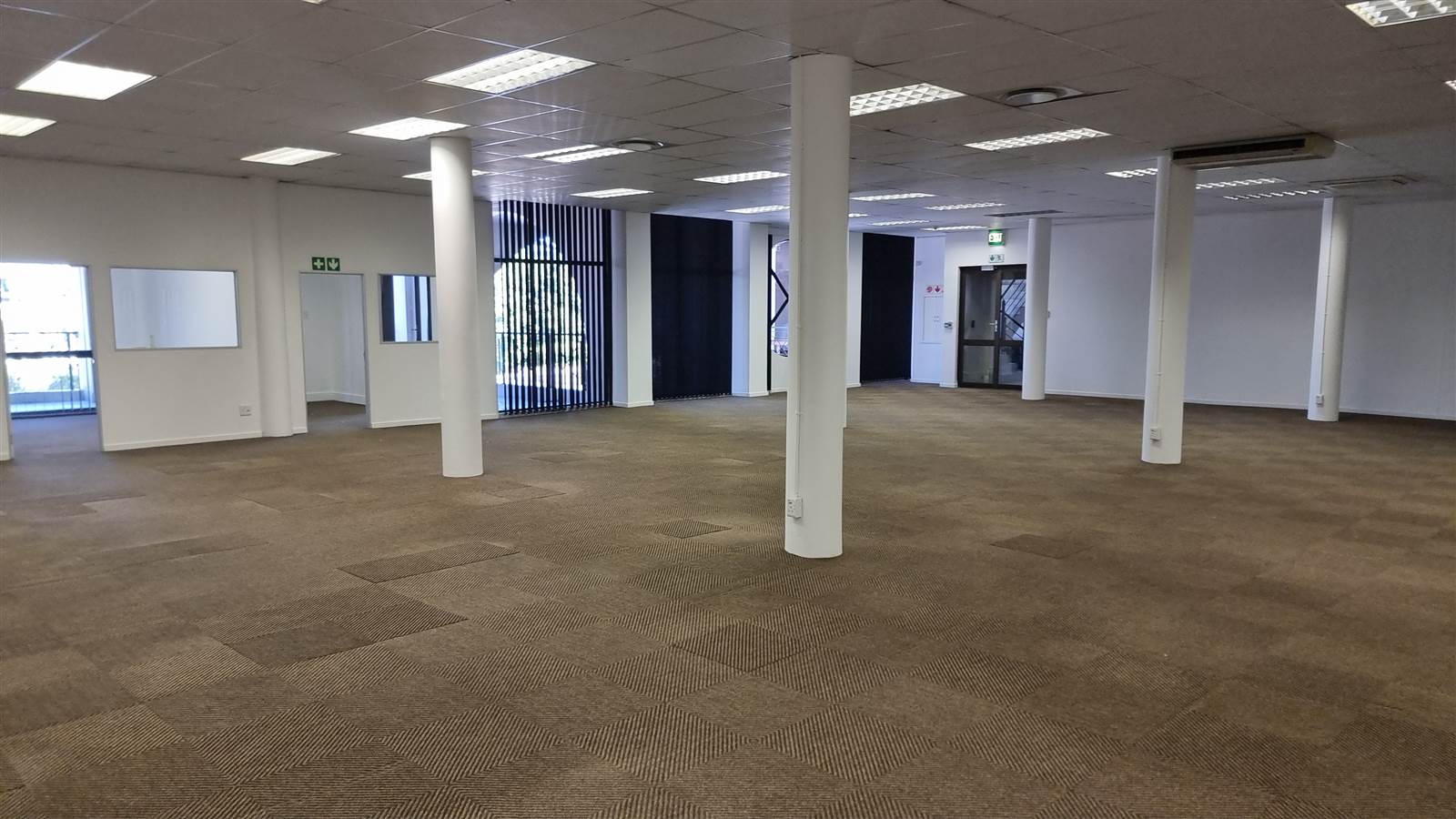 685  m² Commercial space in Bellville Central photo number 1