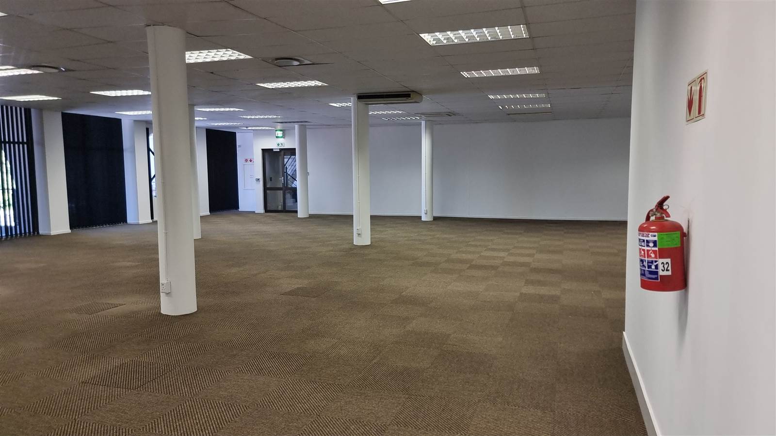 685  m² Commercial space in Bellville Central photo number 2