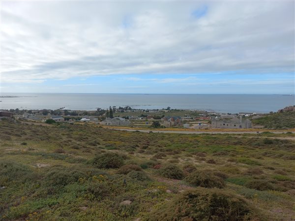 741 m² Land available in Britannica Heights