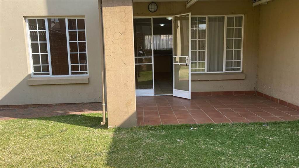 2 Bed Townhouse in Meredale photo number 13
