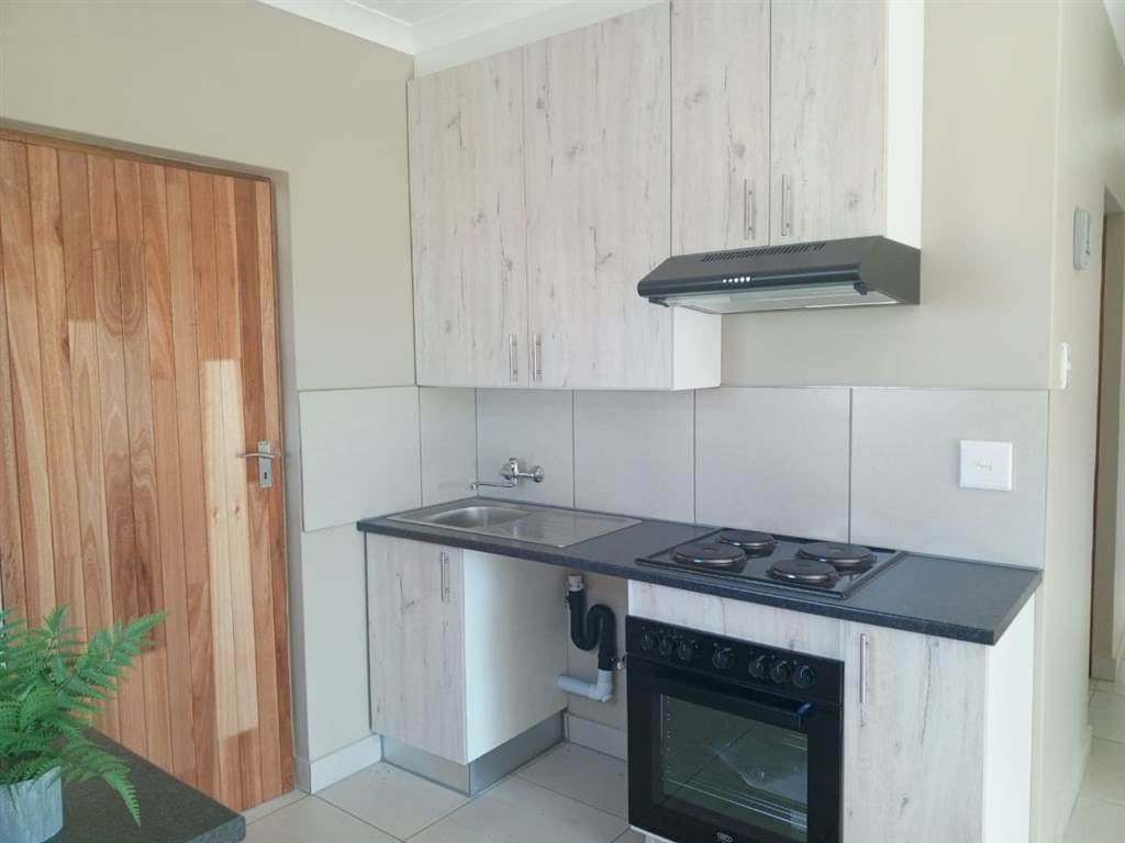 3 Bed House in Bloemfontein photo number 6