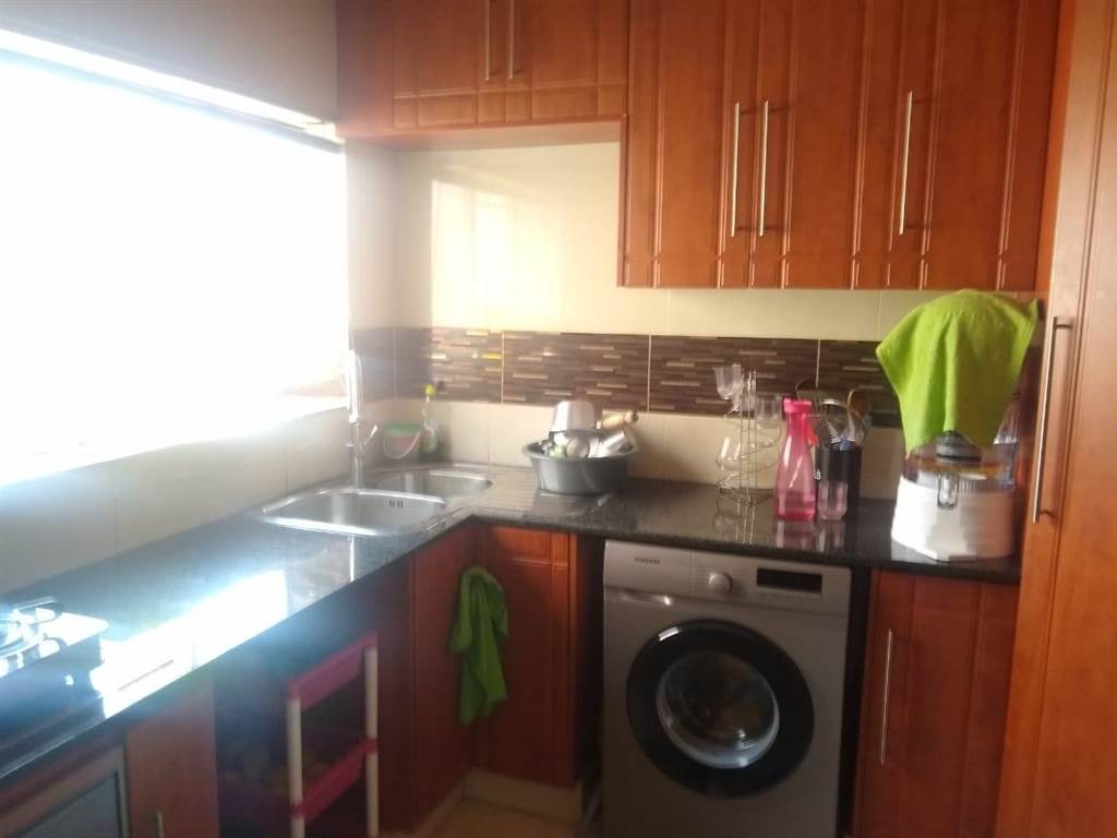 4 Bed Apartment in Laudium photo number 1