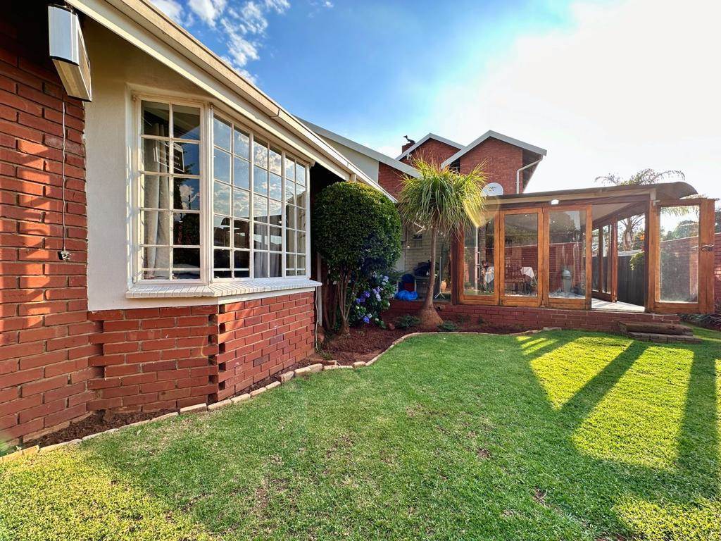 5 Bed Townhouse in Glen Marais photo number 16