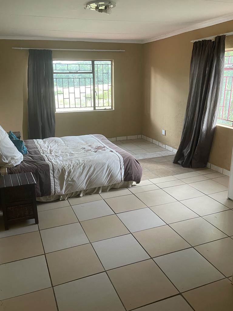 4 Bed House in Mnandi AH photo number 6