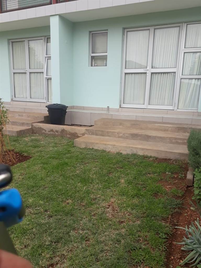 1 Bed Flat in Rustenburg Central photo number 4