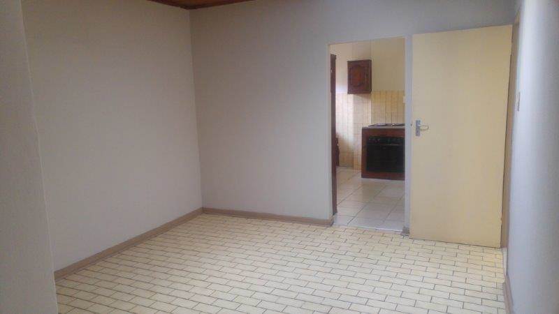 4 Bed House in Sinoville photo number 5
