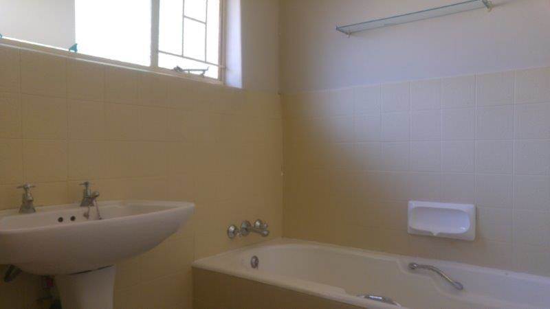 4 Bed House in Sinoville photo number 15