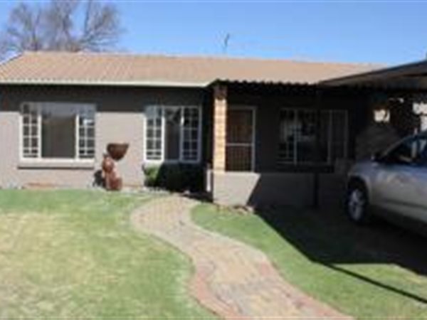 3 Bedroom Townhouse 3 Bedroom Townhouse