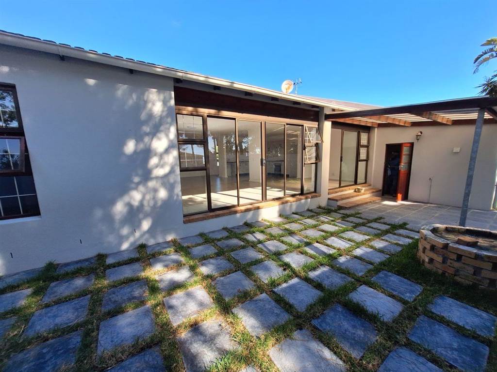 3 Bed House in Edgemead photo number 4