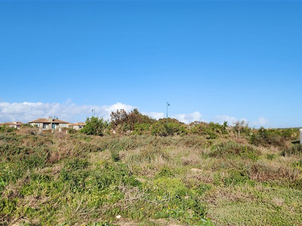 825 m² Land