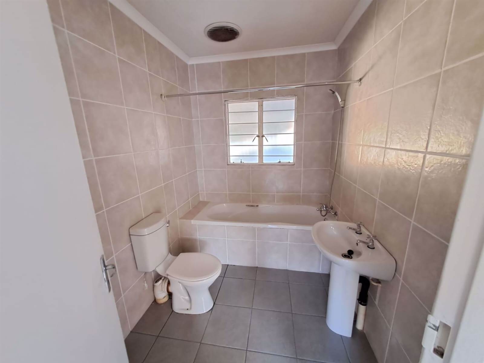 2 Bed Townhouse in Uitsig photo number 9