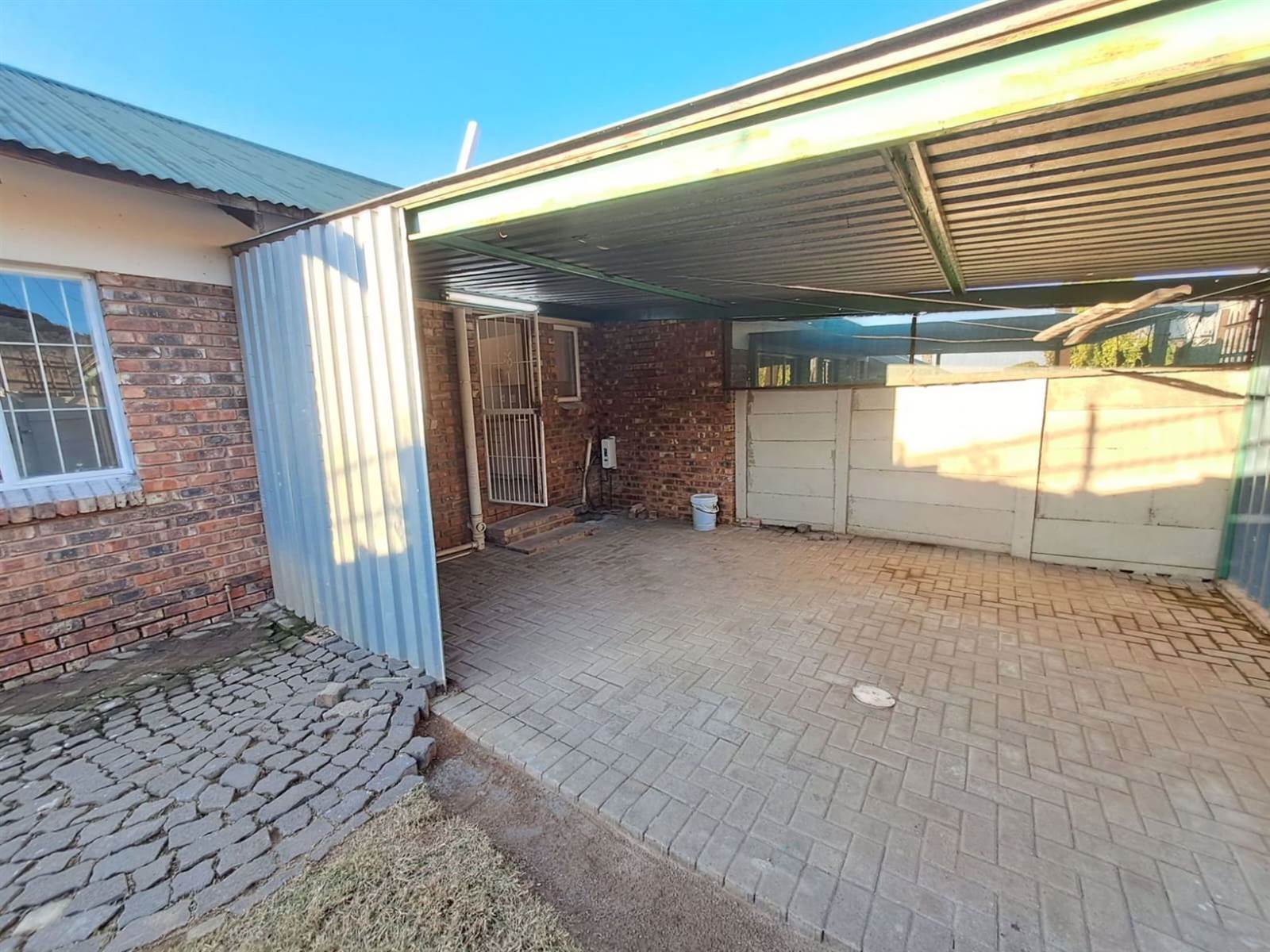 2 Bed Townhouse in Uitsig photo number 17