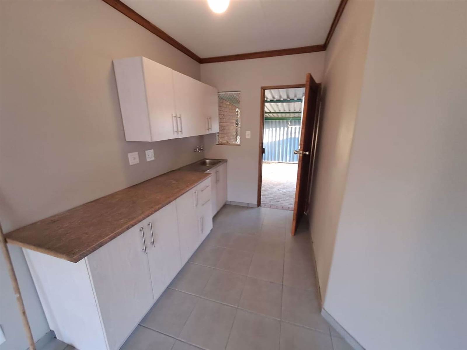 2 Bed Townhouse in Uitsig photo number 4