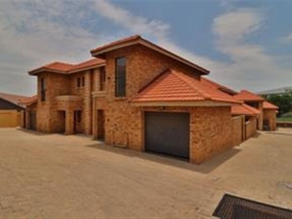 3 Bedroom Townhouse 3 Bedroom Townhouse