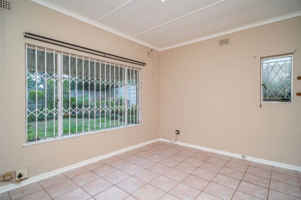 4 Bed House in Pinetown Central photo number 9