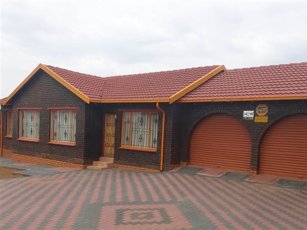 4 Bed House in Dhlamini