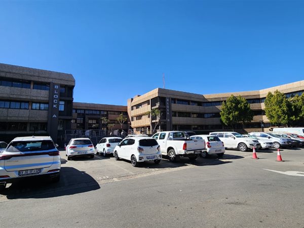 2 500  m² Commercial space