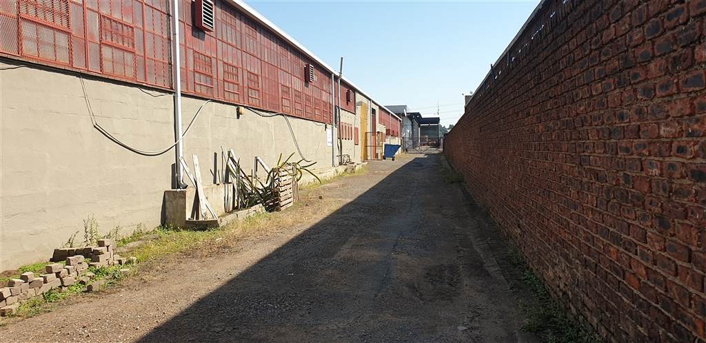 2600  m² Industrial space in Newcastle Central photo number 3
