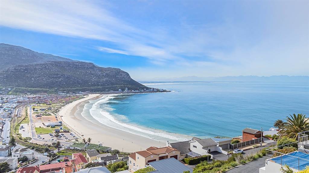 8 Bed House in Fish Hoek photo number 4