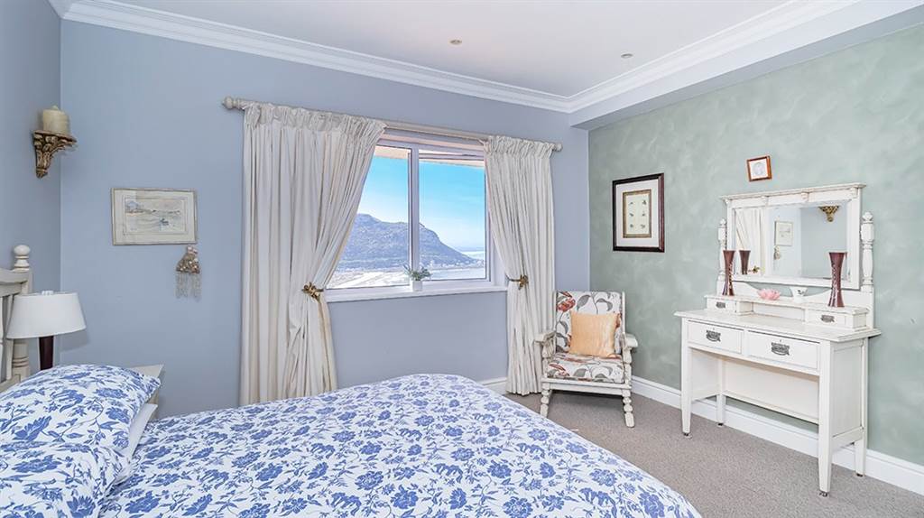 8 Bed House in Fish Hoek photo number 27