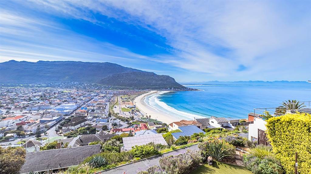 8 Bed House in Fish Hoek photo number 18