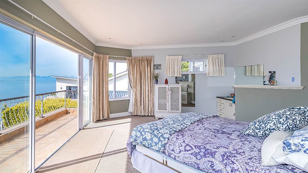 8 Bed House in Fish Hoek photo number 20