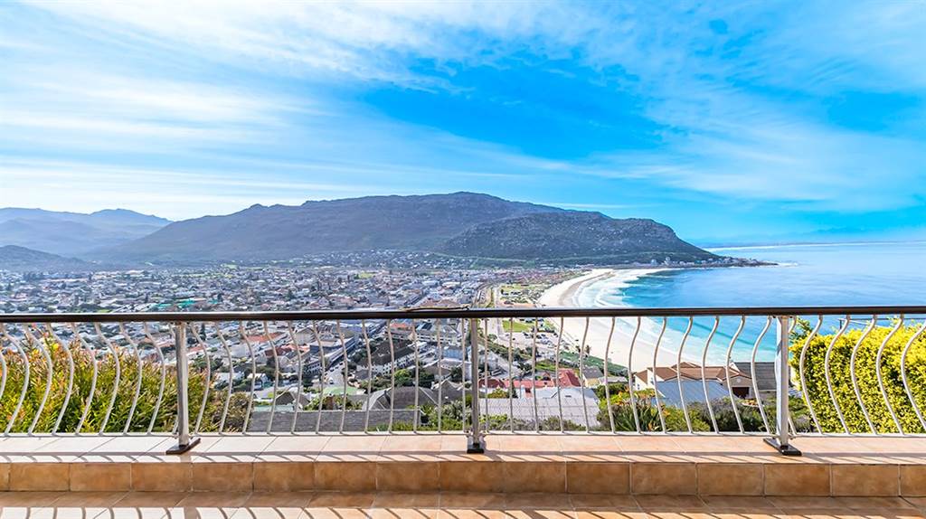 8 Bed House in Fish Hoek photo number 25