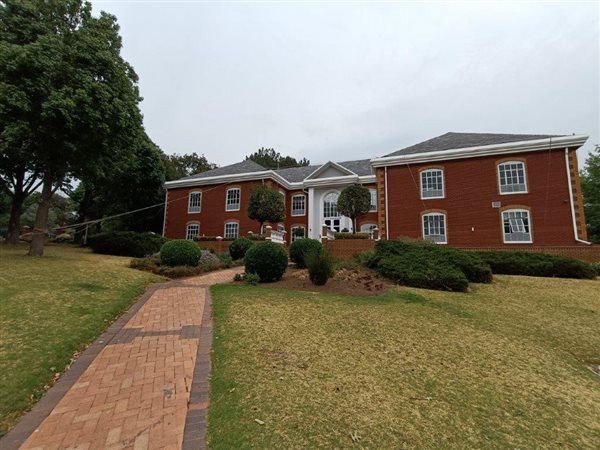 355  m² Commercial space in Bryanston