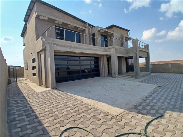 6 Bed House in Ermelo