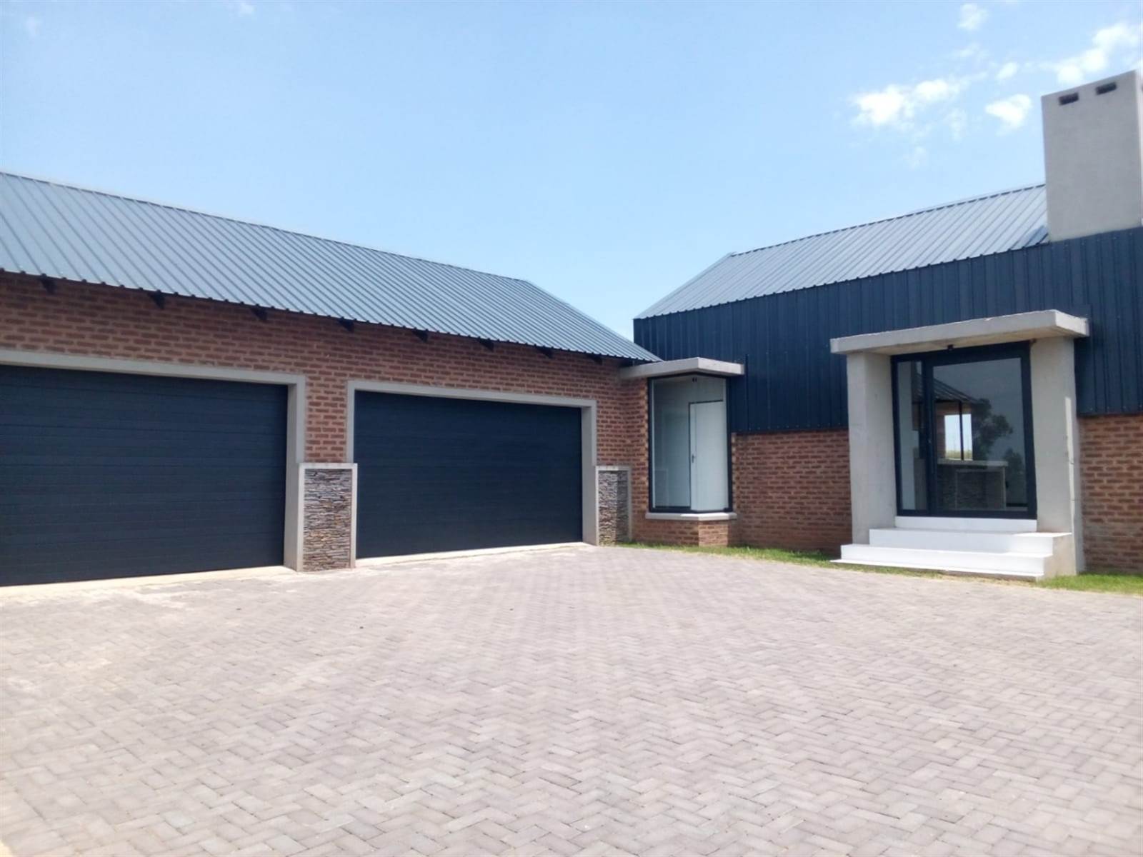4 Bed House in Middelburg South photo number 5