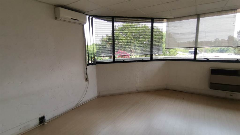 5061  m² Commercial space in Bedfordview photo number 11