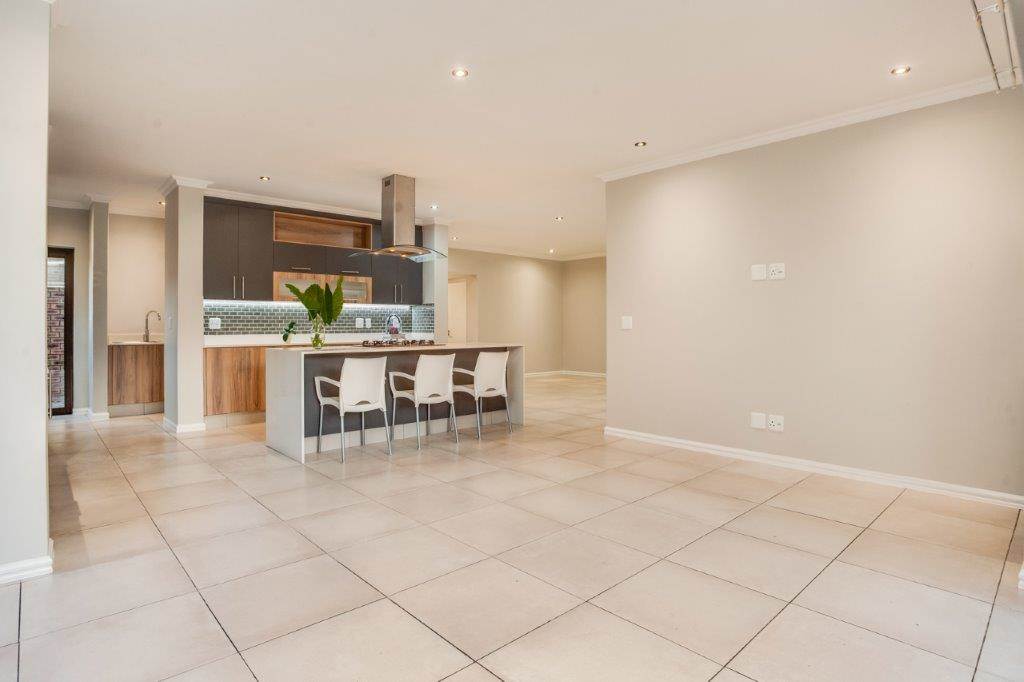 3 Bed Cluster in Randpark Ridge photo number 3