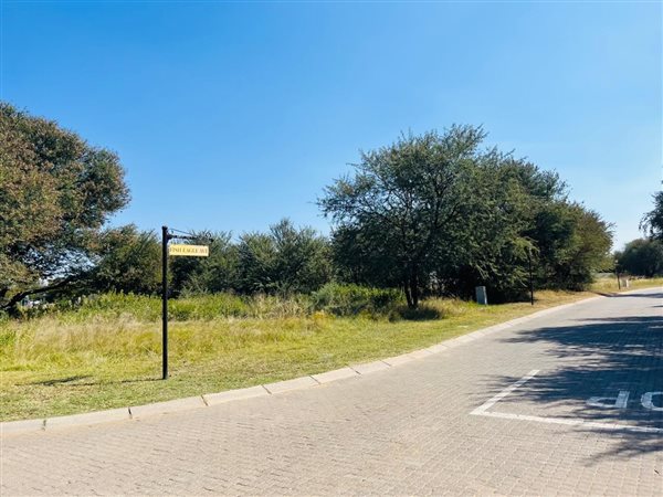 734 m² Land