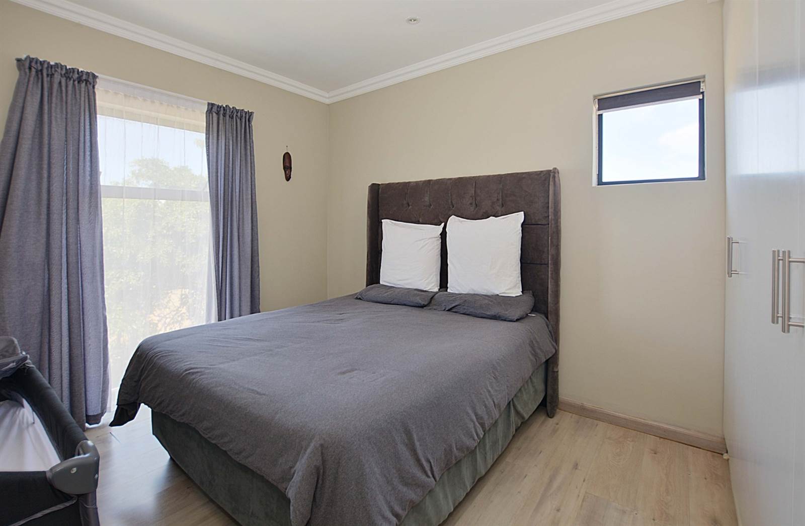 2 Bed Apartment in Parklands photo number 7