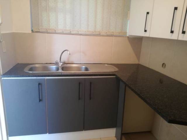 2 Bed Apartment in Morninghill photo number 3