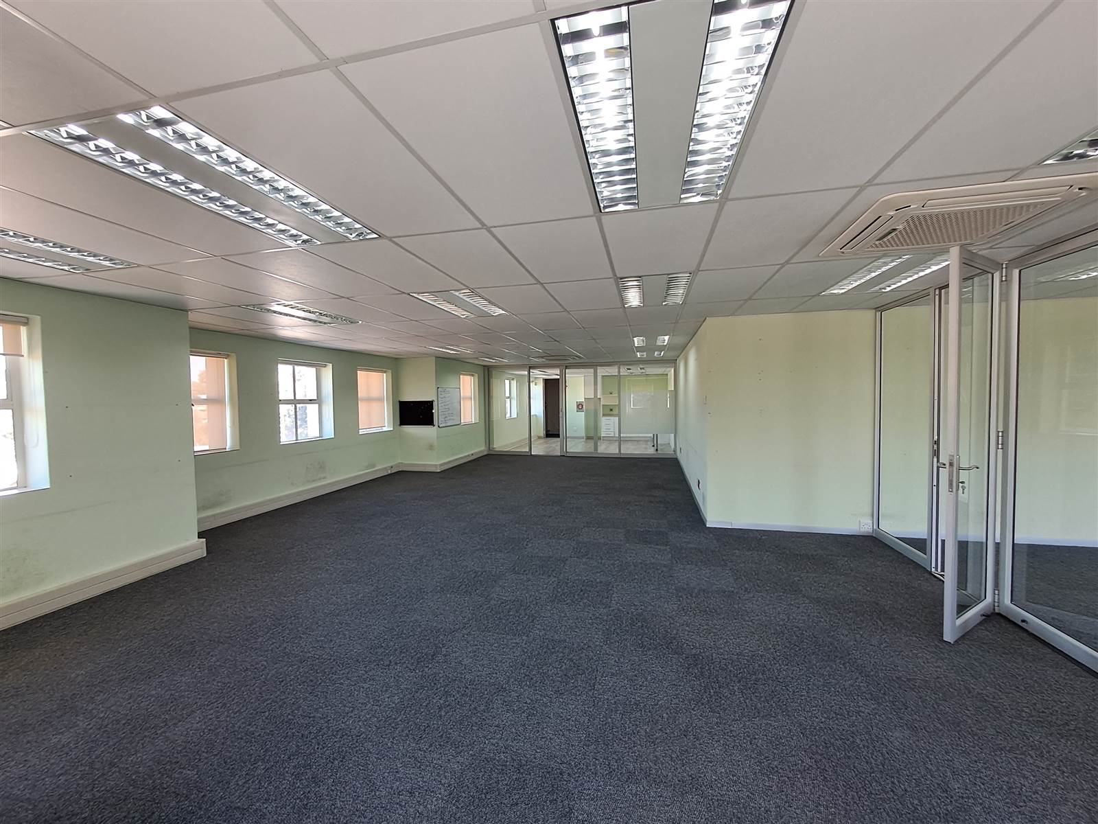 383  m² Commercial space in Hyde Park photo number 4