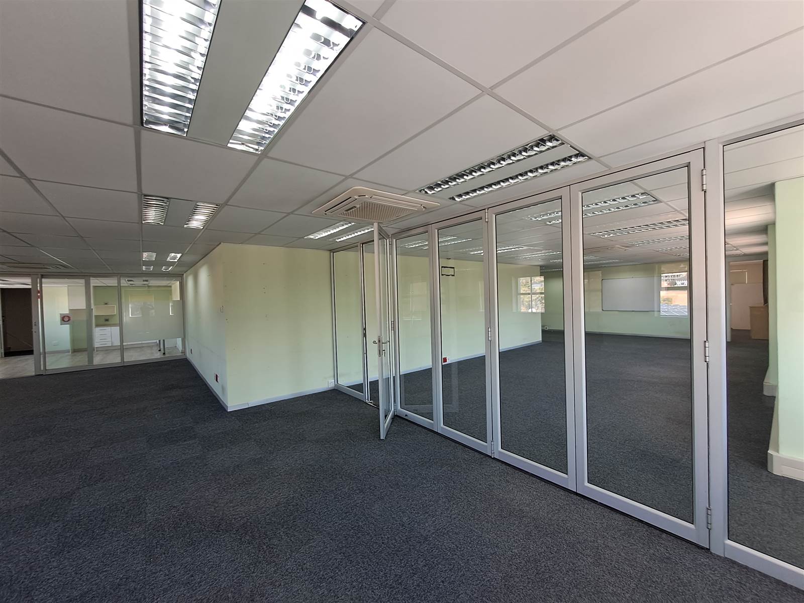 383  m² Commercial space in Hyde Park photo number 5